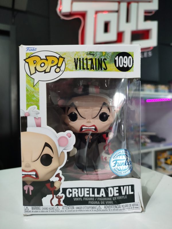POP VILLAINS: CRUELLA ON PHONE