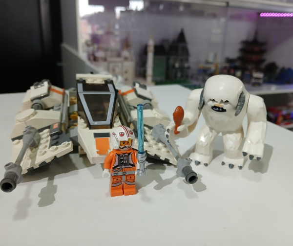 8089 Lego Hoth Wampa Cave