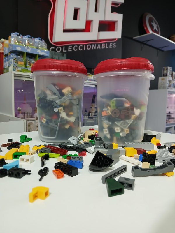 Bote con piezas Lego 1 libra