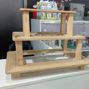Gradas de madera para exhibición