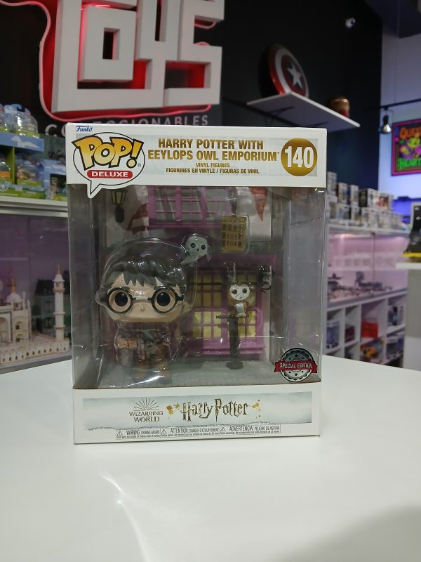 fun581356	Harry Potter With eeylops owl Emporium