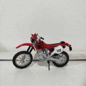 Moto abierta roja numero 111