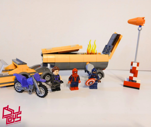 76067 LEGO Super Heroes Tanker Truck Takedown